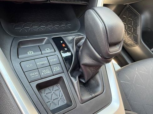 Used 2019 Toyota RAV4 XLE w/ Convenience Package AWD/4WD image 18