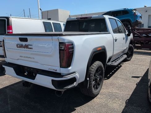 Used 2025 GMC Sierra 2500 AT4 AWD/4WD image 2