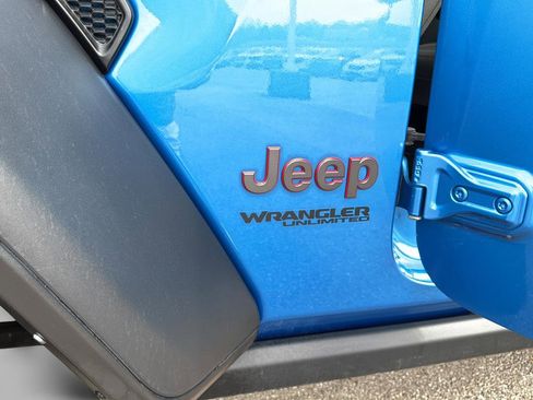 Used 2022 Jeep Wrangler Unlimited Rubicon AWD/4WD image 19
