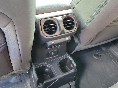 Used 2023 Jeep Gladiator Sport AWD/4WD image 12
