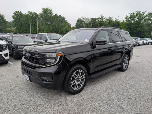 Certified 2025 Ford Expedition Active AWD/4WD image 2