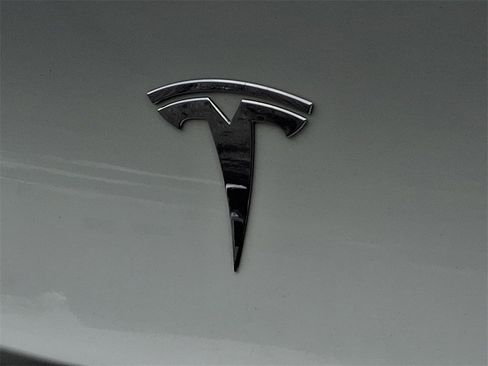 Used 2023 Tesla Model Y Long Range image 30