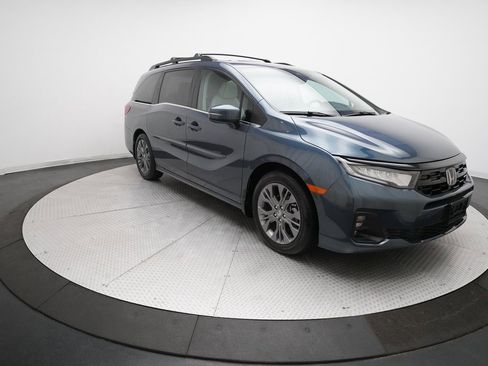 Certified 2025 Honda Odyssey Touring image 13