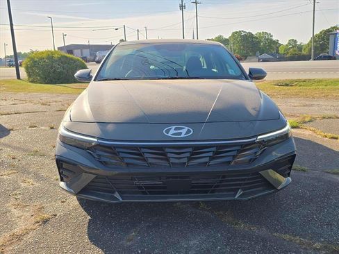 New 2026 Hyundai Elantra Limited FWD image 7