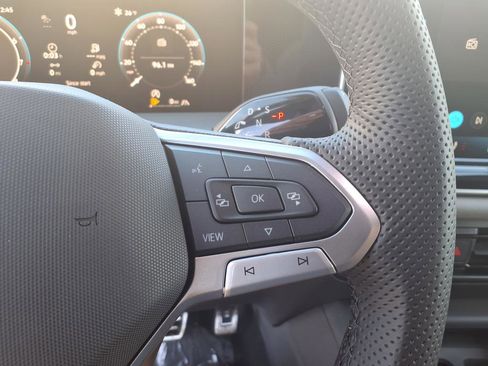 New 2026 Volkswagen Tiguan SE R-Line image 24