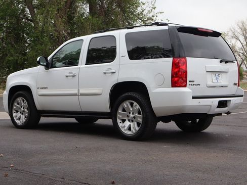 Used 2007 GMC Yukon SLT w/ SLT Preferred Equipment Group AWD/4WD image 7
