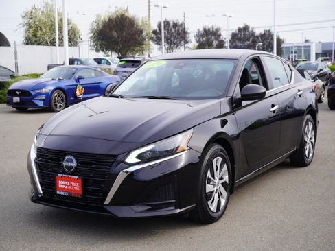 Used 2024 Nissan Altima 2.5 S image 7