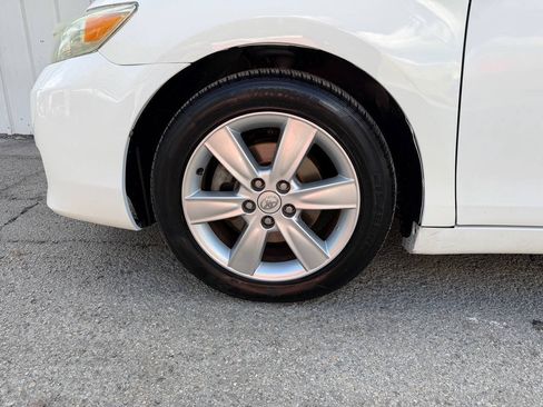 Used 2010 Toyota Camry LE FWD image 31