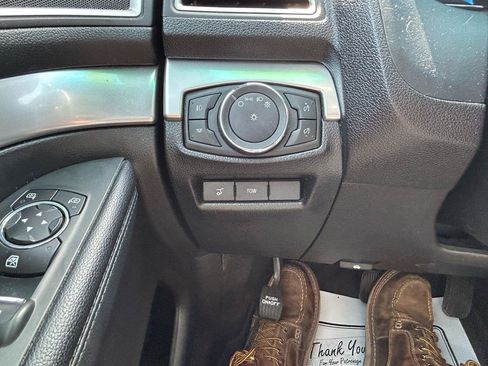 Used 2017 Ford Explorer XLT w/ XLT Technology Feature Bundle AWD/4WD image 32