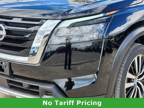 Certified 2025 Nissan Pathfinder Platinum image 8