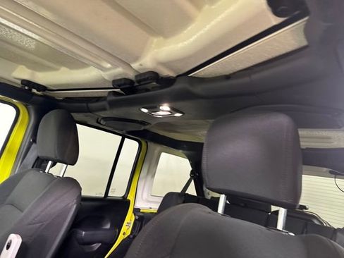 Used 2023 Jeep Wrangler Unlimited w/ Cold Weather Group image 12