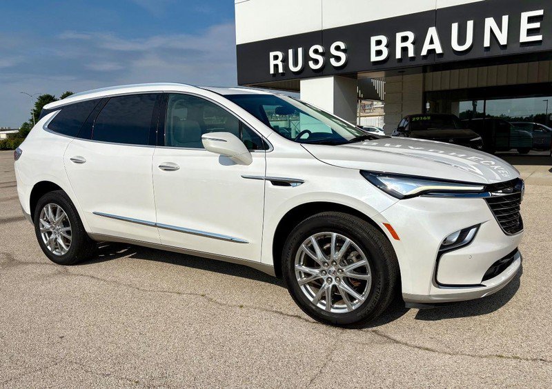 Used 2023 Buick Enclave Essence w/ Experience Buick Package FWD image 2