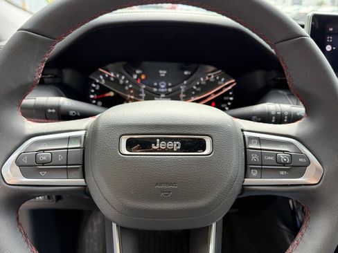Used 2025 Jeep Compass Trailhawk AWD/4WD image 34