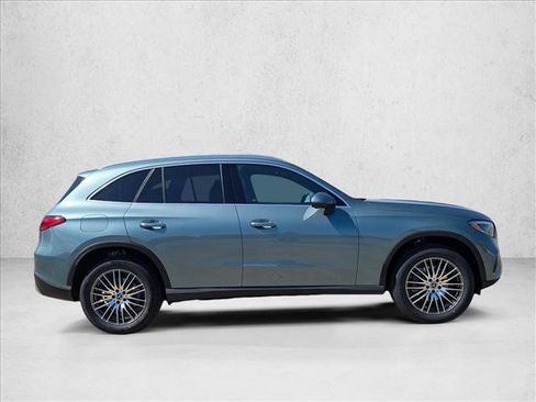 Used 2026 Mercedes-Benz GLC 300 image 4