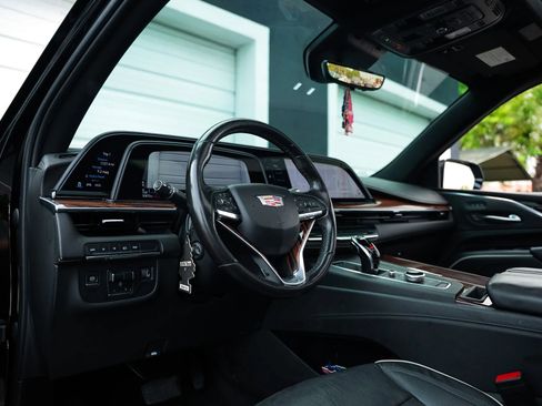 Used 2021 Cadillac Escalade ESV Premium Luxury w/ Performance Package AWD/4WD image 38