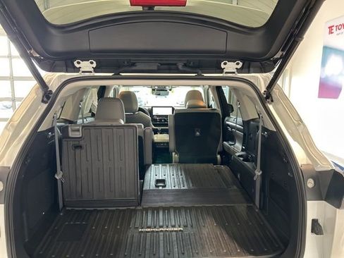 Used 2023 Toyota Highlander Platinum image 18
