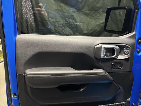 Used 2022 Jeep Gladiator Overland image 12