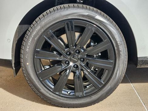 New 2026 Land Rover Range Rover SE image 7