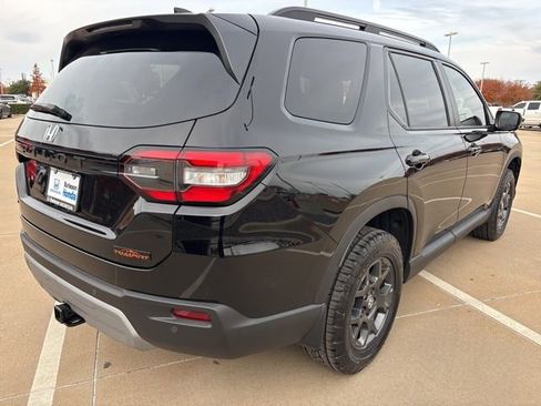 New 2025 Honda Pilot TrailSport image 3