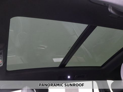 Used 2022 Volkswagen Tiguan SEL R-Line image 4