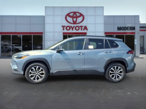Used 2026 Toyota Corolla Cross AWD Hybrid w/ Moonroof Package image 2