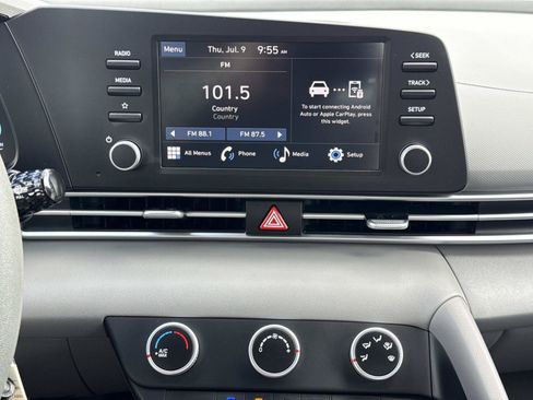 New 2026 Hyundai Elantra SE FWD image 3