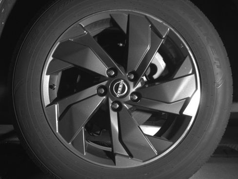 Used 2025 Nissan Rogue SV image 14