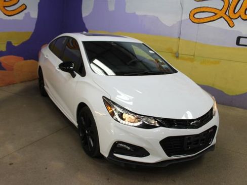 Used 2018 Chevrolet Cruze LT FWD image 2