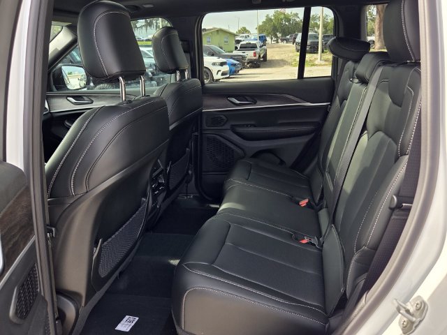 New 2026 Jeep Grand Cherokee Limited w/ Luxury Tech Group II AWD/4WD image 12