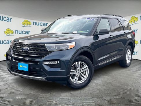 Used 2023 Ford Explorer XLT w/ Equipment Group 202A image 3