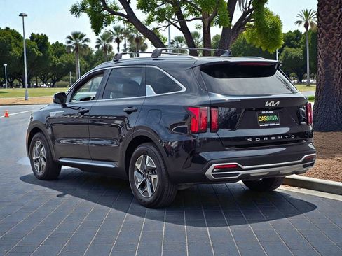 Used 2022 Kia Sorento S FWD image 5