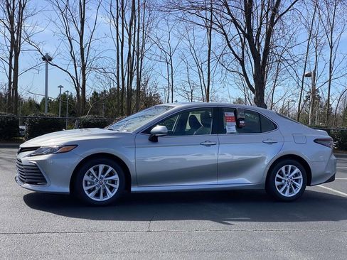 Used 2024 Toyota Camry LE w/ Convenience Package image 10