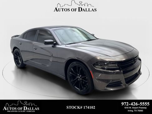 Used 2018 Dodge Charger SXT w/ Blacktop Package RWD image 1
