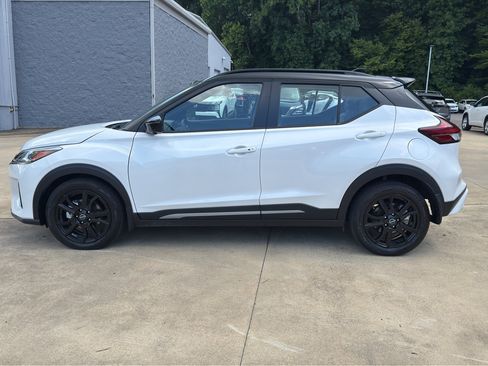 Certified 2024 Nissan Kicks SR w/ SR Premium Package FWD image 6