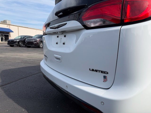 Used 2020 Chrysler Pacifica Limited FWD image 12