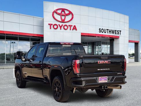 Used 2024 GMC Sierra 2500 AT4 w/ Technology Package AWD/4WD image 4