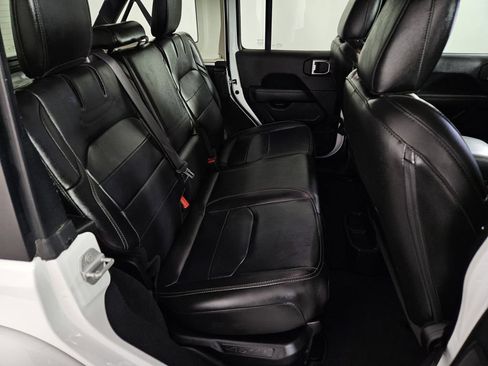 Used 2023 Jeep Wrangler Unlimited Sahara AWD/4WD image 28