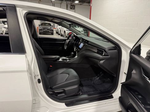 Used 2019 Toyota Camry SE w/ Carpet Mat Package image 45