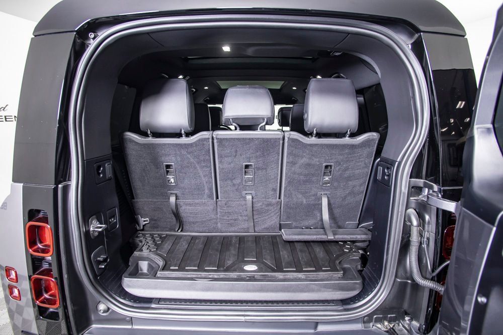 Used 2024 Land Rover Defender 130 X-Dynamic SE AWD/4WD image 7