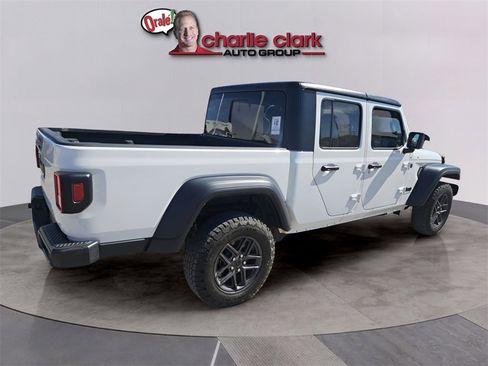 Used 2025 Jeep Gladiator Sport image 8