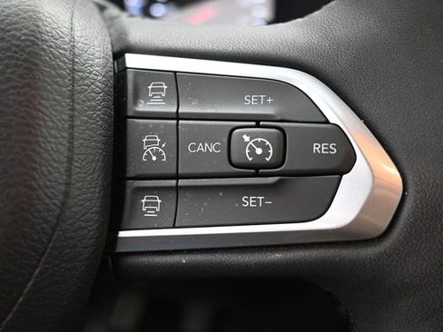 Used 2025 Jeep Compass Limited image 26