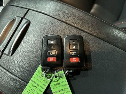 Used 2019 Toyota Highlander SE AWD/4WD image 33