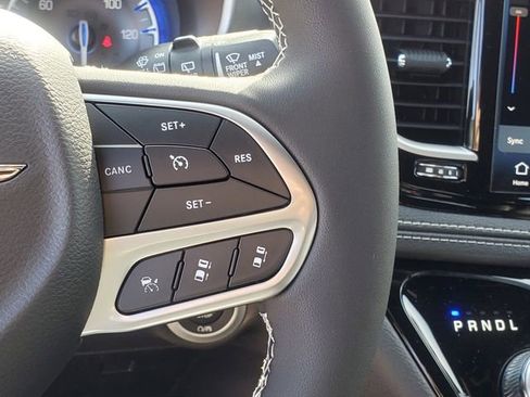 New 2026 Chrysler Pacifica Select image 14