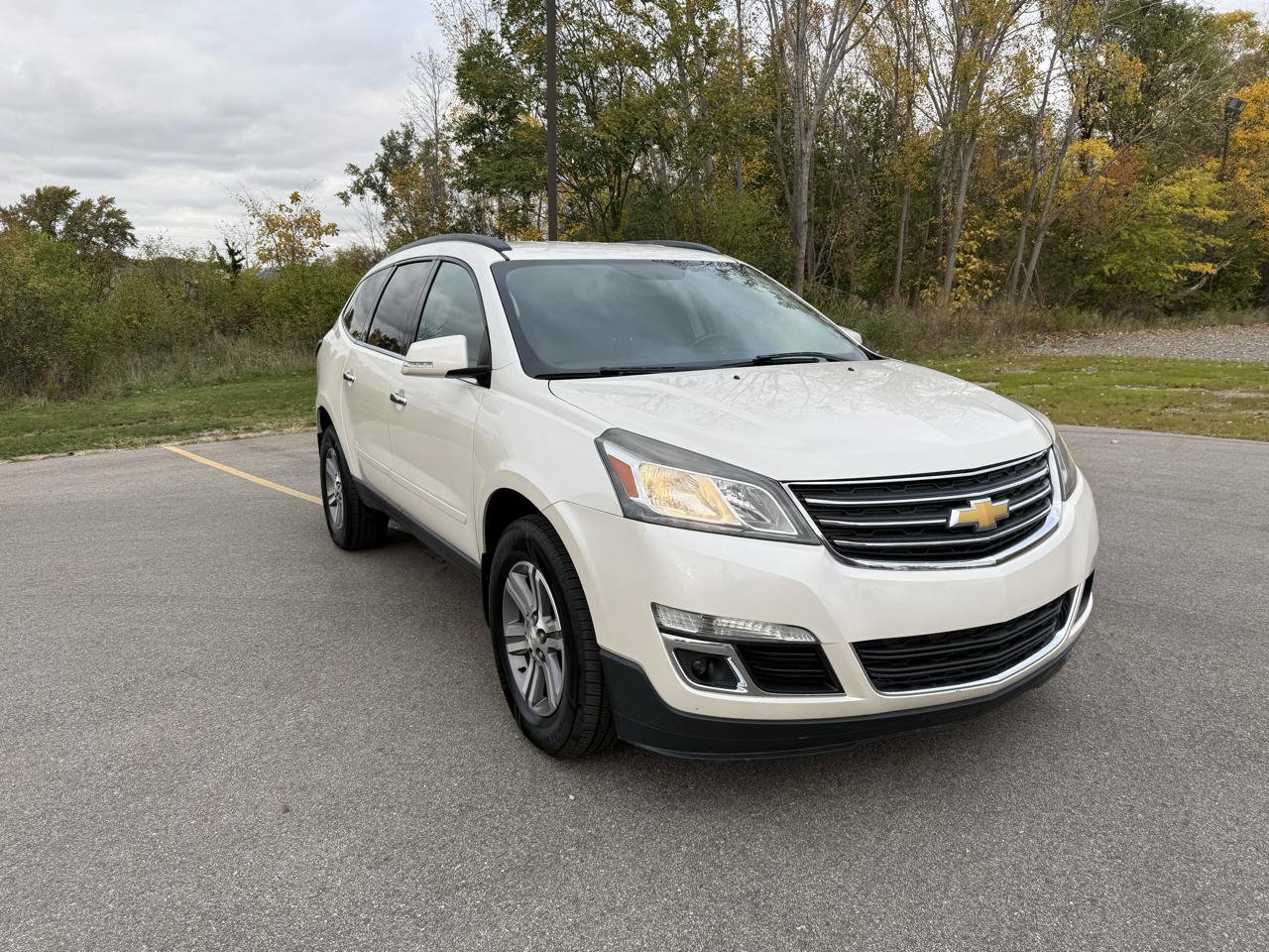 Used 2015 Chevrolet Traverse LT FWD image 3