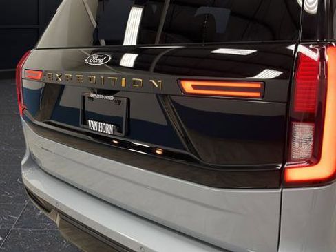 Used 2025 Ford Expedition Tremor AWD/4WD image 43