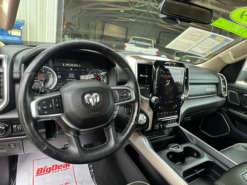 Used 2019 RAM 1500 Laramie AWD/4WD image 14