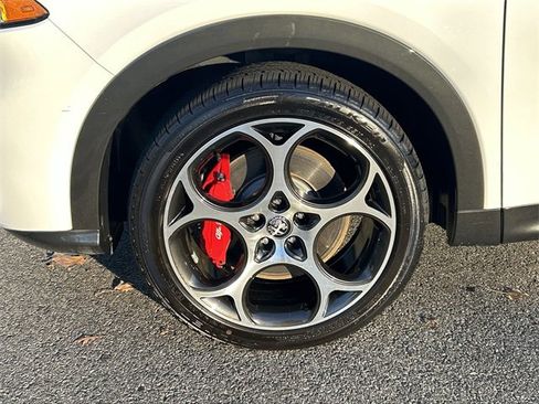 Used 2024 Alfa Romeo Tonale Veloce image 10