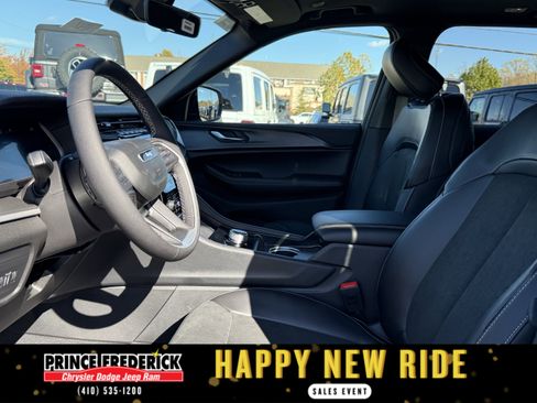 New 2025 Jeep Grand Cherokee 4WD image 10