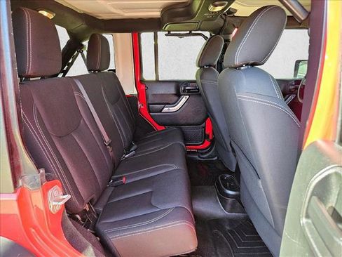 Used 2018 Jeep Wrangler Unlimited Sahara w/ Connectivity Group image 19