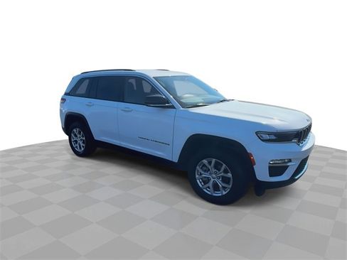 Used 2023 Jeep Grand Cherokee Limited image 2